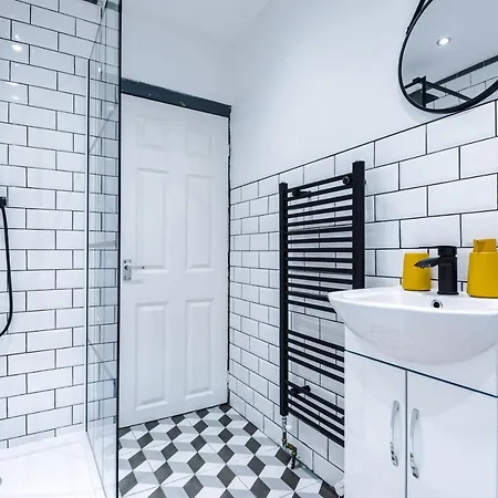 Sleek And Stylish House - 5 Minutes From Leeds Centre Holiday home *