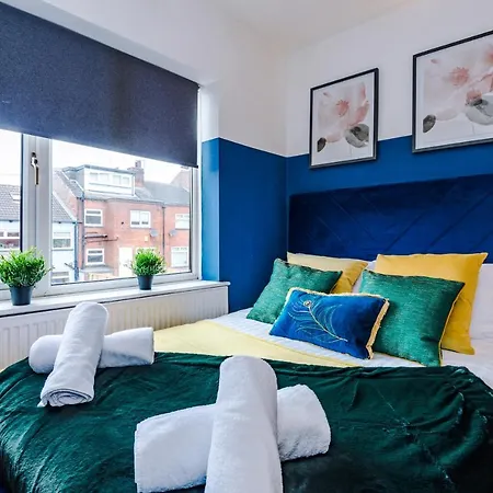 Holiday home Sleek And Stylish House - 5 Minutes From Leeds Centre *