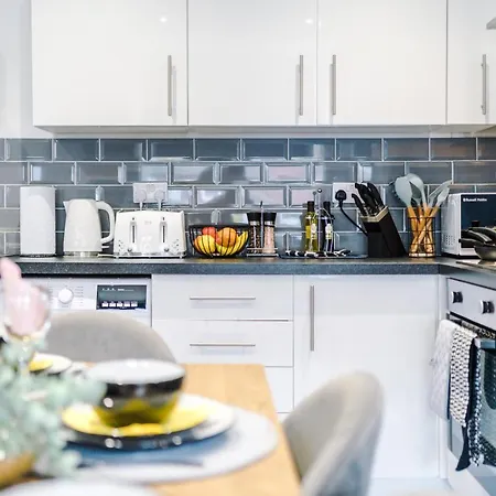 Dom wakacyjny Sleek And Stylish House - 5 Minutes From Leeds Centre Leeds (West Yorkshire)